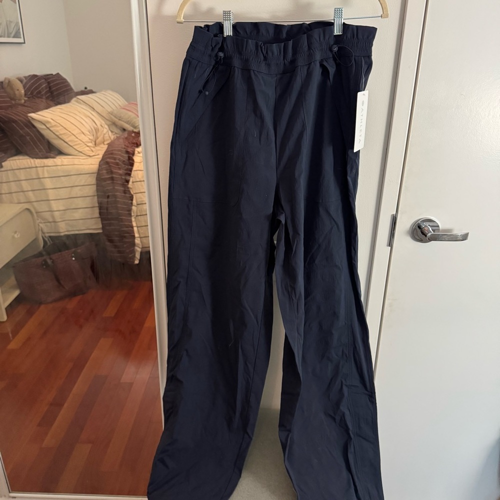ATHLETA Trekkie High Rise Parachute Pant - Navy NWT / Large Tall LT - Picture 3 of 9